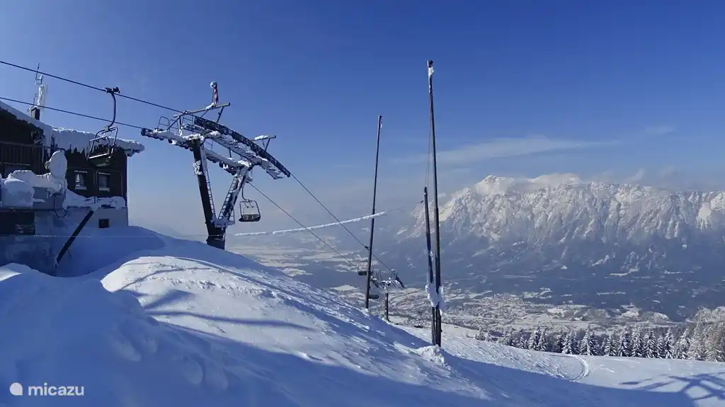 Vue du Dobratsch depuis Dreilandereck. Domaine skiable directement à côté de la maison