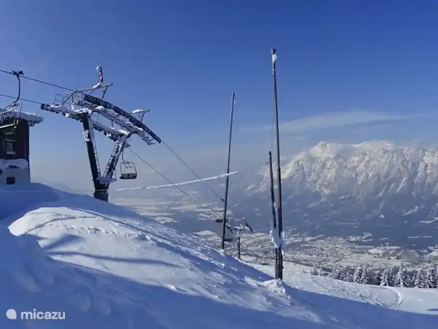 Berghaus Christel en Austria, Carintia, Arnoldstein - casa vacacional Vista del Dobratsch desde Dreilandereck. Área de esquí directamente en la casa.
