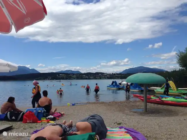 Berghaus Christel en Austria, Carintia, Arnoldstein - casa vacacional Varios lagos se encuentran a quince minutos en coche de la casa, este lago es el Faaker See. En el verano, este lago tiene una temperatura agradable.