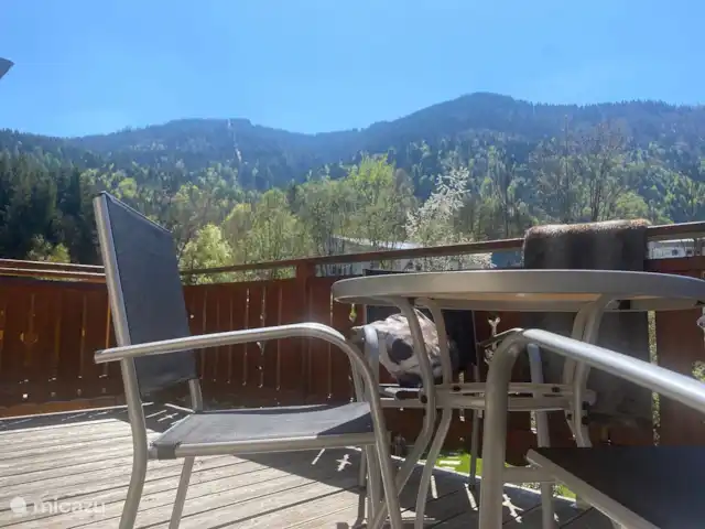 Berghaus Christel en Austria, Carintia, Arnoldstein - casa vacacional Vista desde el balcón a las montañas. El jardín está orientado al sur, ¡así que sol todo el día!