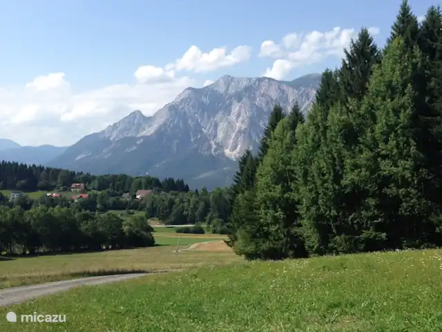 Berghaus Christel en Austria, Carintia, Arnoldstein - casa vacacional Pista de esquí en invierno, en verano una ruta de senderismo muy agradable cerca de nuestra casa.