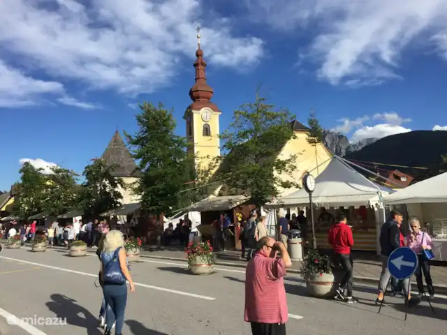 Berghaus Christel en Austria, Carintia, Arnoldstein - casa vacacional Un viaje de 15 minutos te lleva a Tarvisio; un bonito pueblo de montaña en Italia. Puedes comer muy buena comida italiana en el restaurante Alpino. ¡Los tomates frescos saben y realmente no son caros!