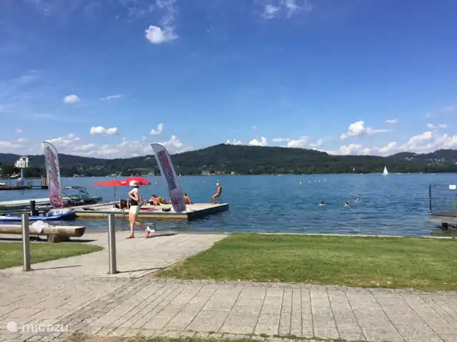 Berghaus Christel en Austria, Carintia, Arnoldstein - casa vacacional El Wörthersee también merece una visita. En el verano, el lago es maravillosamente cálido para nadar (¡la temperatura del agua de 25 grados es bastante normal!)