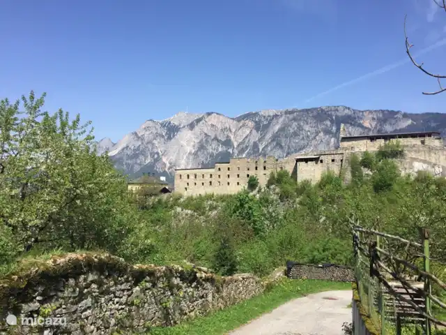 Berghaus Christel en Austria, Carintia, Arnoldstein - casa vacacional Una ruta de senderismo conduce desde Seltschach hasta Arnoldstein. En el camino te encontrarás con este hermoso monasterio.