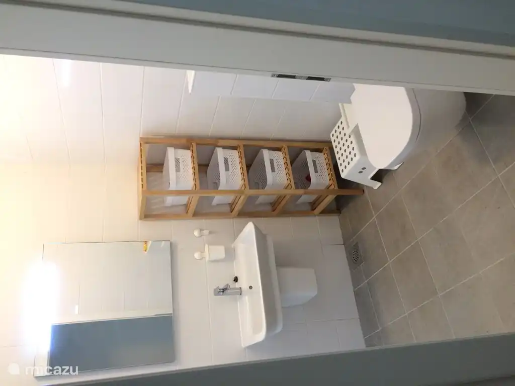 Baño con ducha [Foto 1].