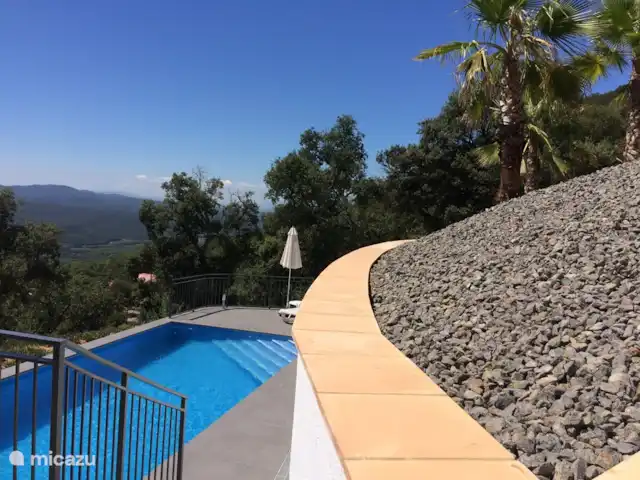 Villa Alegria huren in Spanje, Costa Brava, Santa Cristina d'Aro - villa Zicht vanaf de trap naar het terras