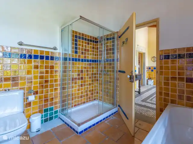 quinta amarela en Portugal, Algarve, Moncarapacho - villa baño
