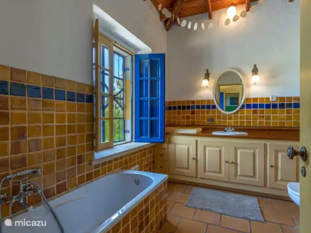 quinta amarela en Portugal, Algarve, Moncarapacho - villa baño