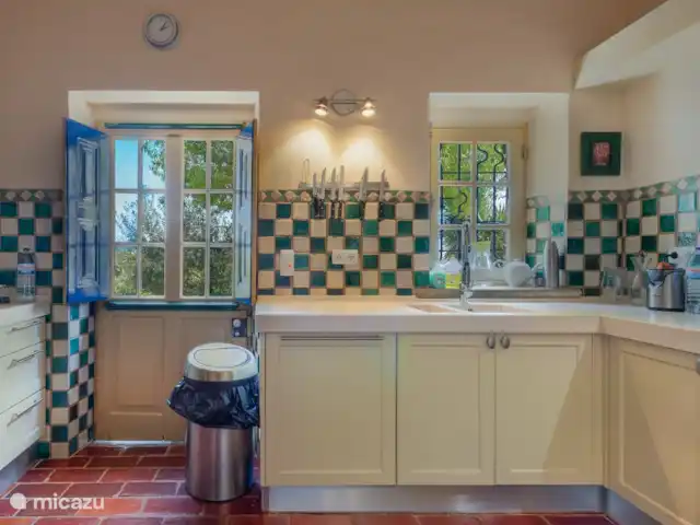 quinta amarela en Portugal, Algarve, Moncarapacho - villa cocina