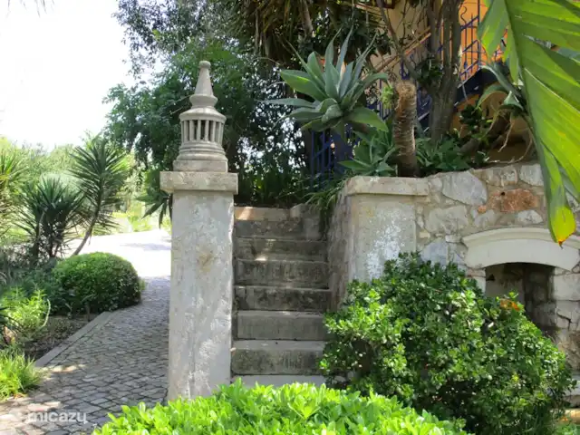 quinta amarela en Portugal, Algarve, Moncarapacho - villa Escaleras a la veranda o al jardín