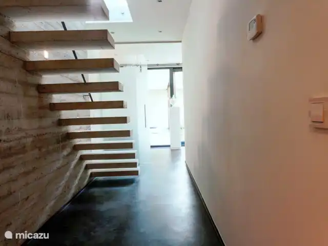Maison forestière en béton | Pays-Bas, Brabant-Septentrional, Oosterhout - maison de vacances Escaliers ouverts