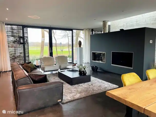 Maison forestière en béton | Pays-Bas, Brabant-Septentrional, Oosterhout - maison de vacances salon avec cheminée