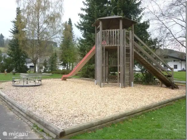 sémola de la casa en Alemania, Sauerland, Winterberg - casa vacacional patio de juegos