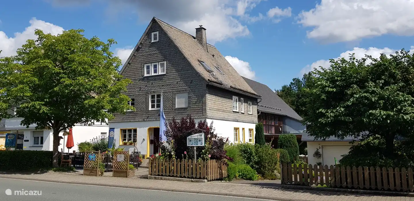 A 20 metros de nuestra casa se encuentra un jard&#237;n de t&#233; donde podr&#225; disfrutar de los m&#225;s deliciosos bocadillos y otros snacks.