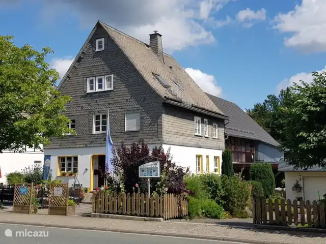 sémola de la casa en Alemania, Sauerland, Winterberg - casa vacacional A 20 metros de nuestra casa se encuentra un jardín de té donde podrá disfrutar de los más deliciosos bocadillos y otros snacks.