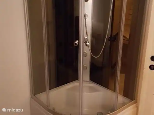 sémola de la casa en Alemania, Sauerland, Winterberg - casa vacacional ducha de chorro