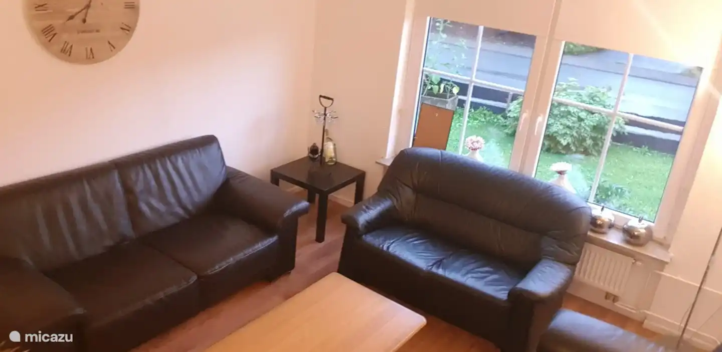 Sala de estar 2 (con TV de pantalla plana con Google Chromecast)