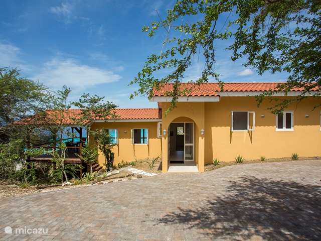 Holiday home in Curaçao, Banda Abou (West) – bungalow Cas Abou bungalow with bay