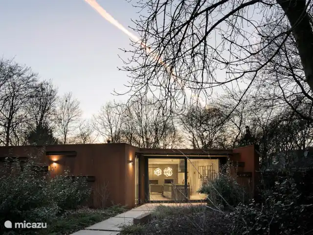 Maison forestière en acier | Pays-Bas, Brabant-Septentrional, Oosterhout - maison de vacances Devant de la maison, avec place de parking privée