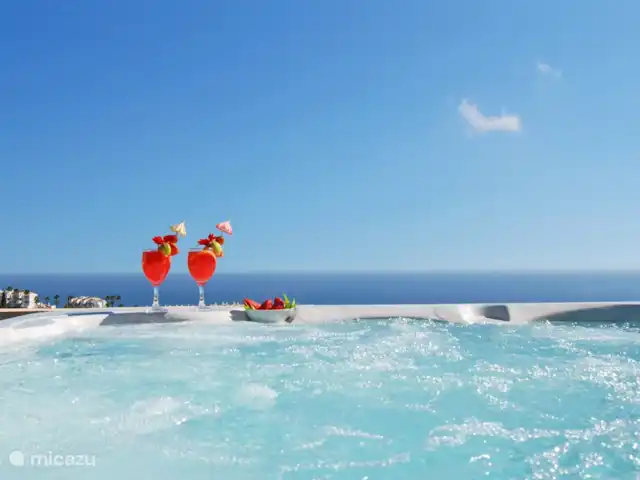 Nueva Calahonda 4 en España, Costa del Sol, Mijas Costa - penthouse El jacuzzi grande y muy privado!