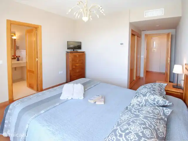 Nueva Calahonda 4 en España, Costa del Sol, Mijas Costa - penthouse Otro dormitorio con baño en suite.