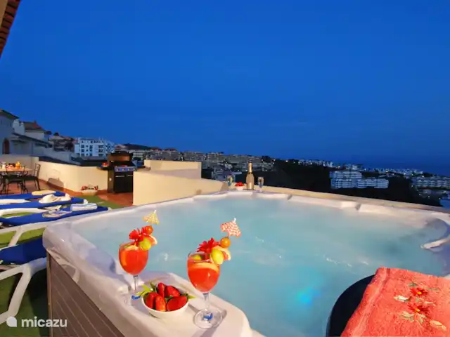 Nueva Calahonda 4 en España, Costa del Sol, Mijas Costa - penthouse ¡La increíble terraza del Penthouse!