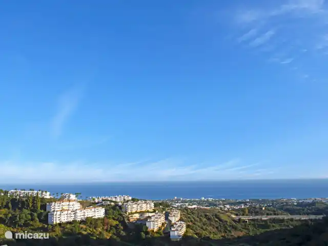 Nueva Calahonda 4 en España, Costa del Sol, Mijas Costa - penthouse ¡Increíble vista desde la terraza al mar Mediterráneo!