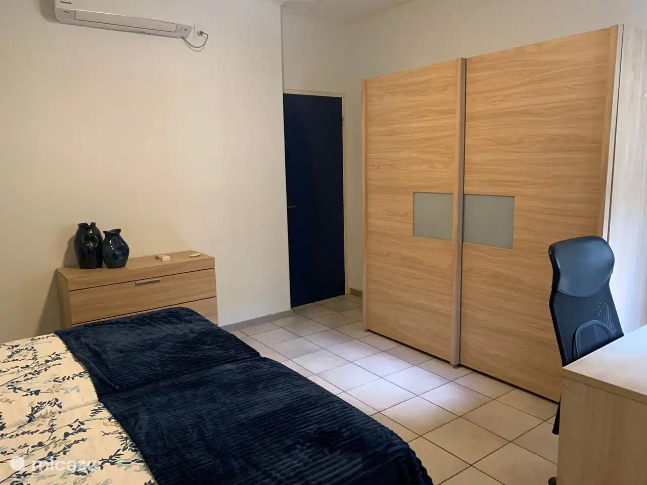 Bureau de la chambre disponible