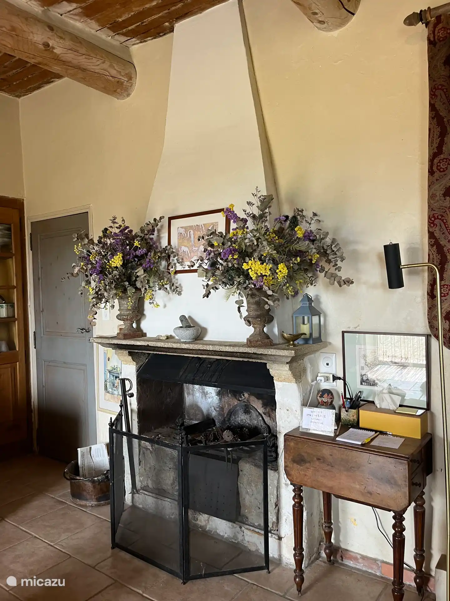 Salon avec cheminée