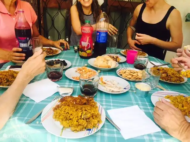 Nous apprécions nous-mêmes la paella espagnole à chaque fois!