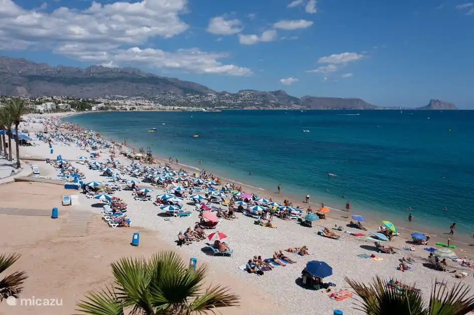 Belle plage de sable d'El Campello à distance de marche