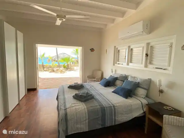 villa huren in Bonaire, Bonaire, Belnem – Luxe villa aan zee 'Op de Maze' Hoofd slaapkamer