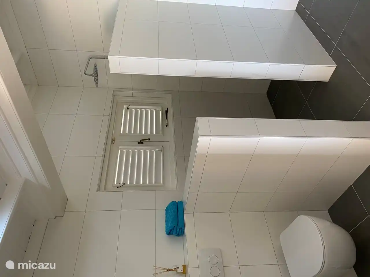 Badkamer in hoofdslaapkamer