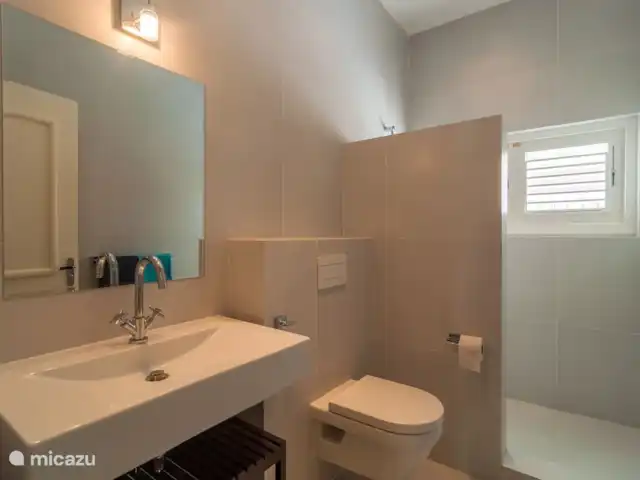 villa huren in Bonaire, Bonaire, Belnem – Luxe villa aan zee 'Op de Maze' Badkamer 2