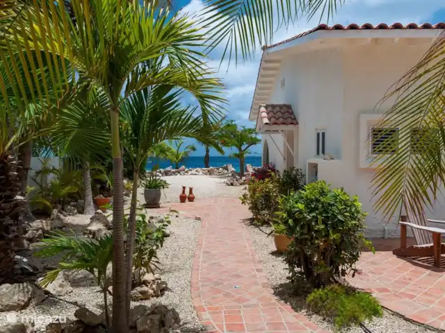 villa huren in Bonaire, Bonaire, Belnem – Luxe villa aan zee 'Op de Maze' Zijtuin