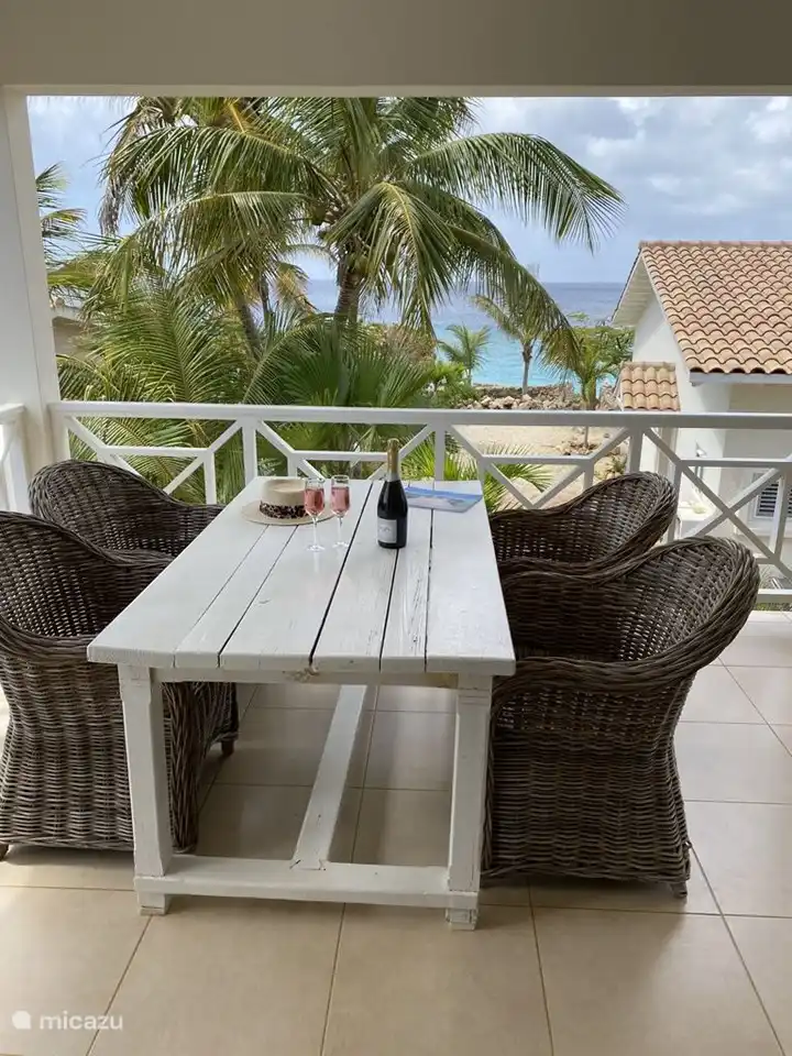 Veranda appartement met zeezicht