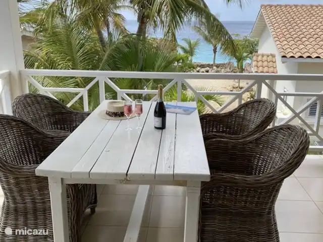 villa huren in Bonaire, Bonaire, Belnem – Luxe villa aan zee 'Op de Maze' Veranda appartement met zeezicht