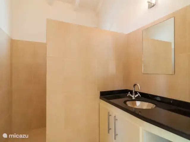 villa huren in Bonaire, Bonaire, Belnem – Luxe villa aan zee 'Op de Maze' Badkamer appartement