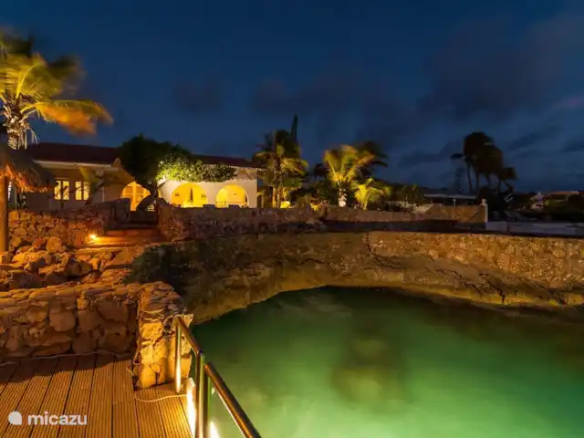 villa huren in Bonaire, Bonaire, Belnem – Luxe villa aan zee 'Op de Maze' Villa in de avond