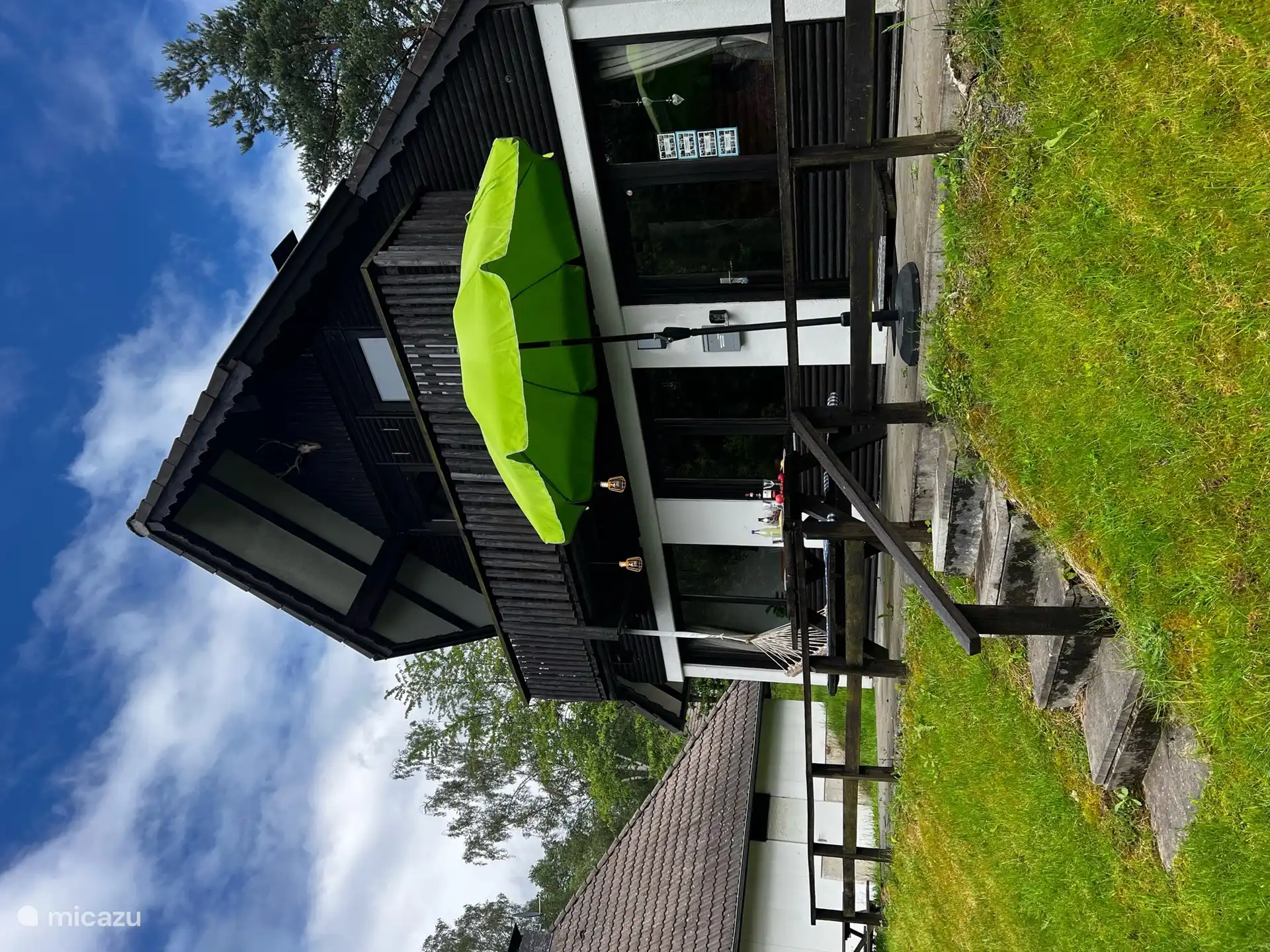 Hexenhaus mit balcony und terasse