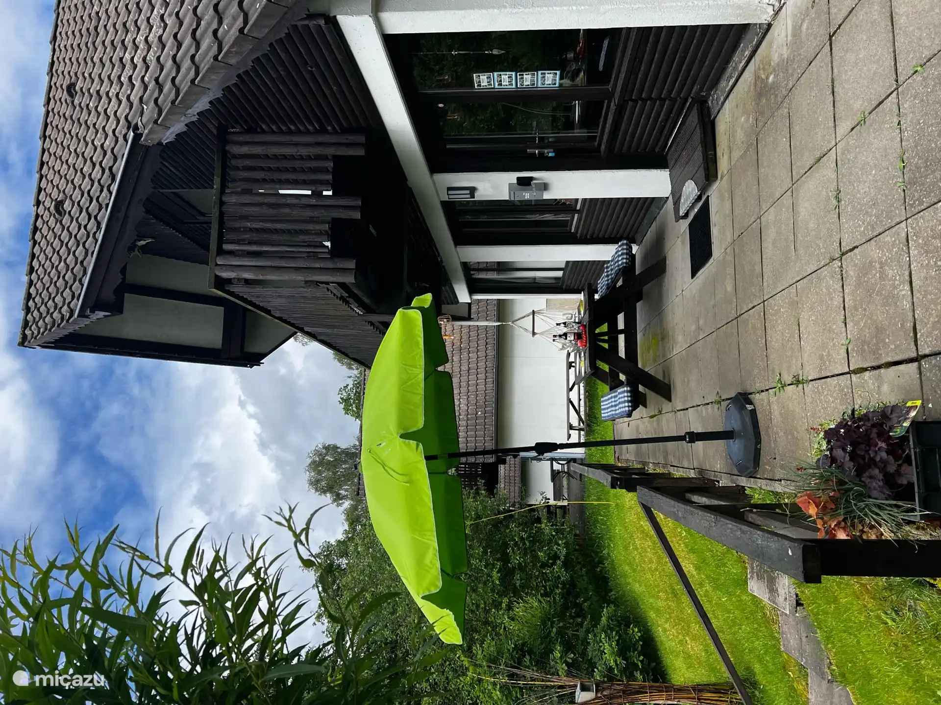 Terrasse, Sonnenschirm