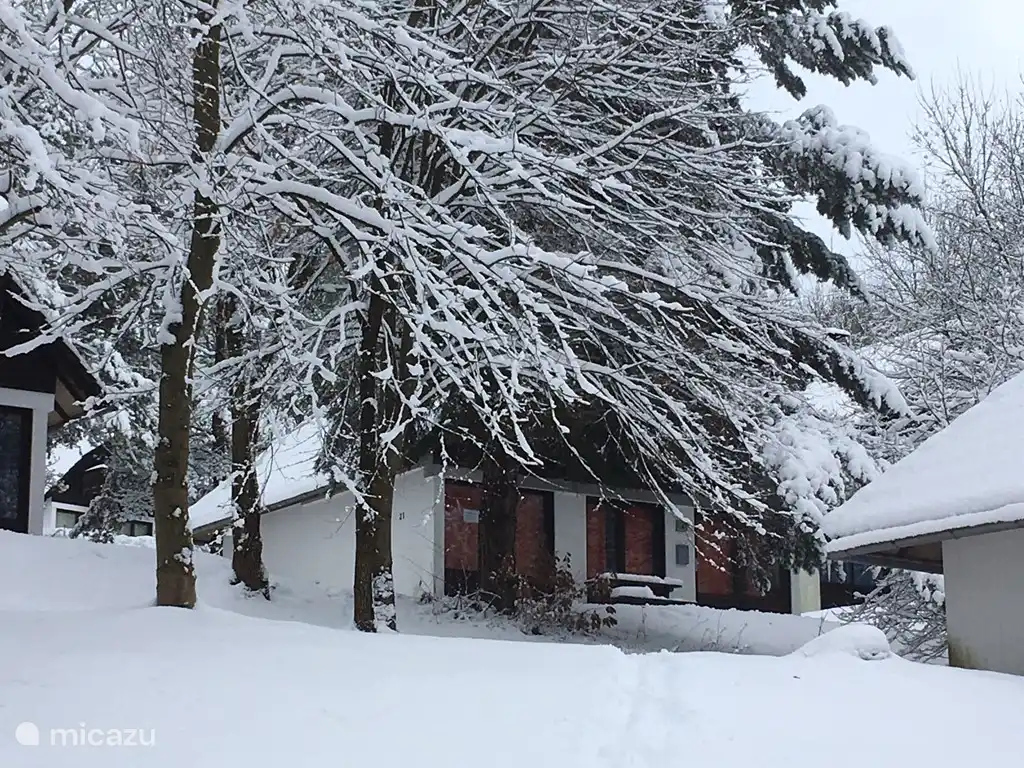 Hexenhuisje im Winter, auf den Skipisten liegt durchschnittlich 90 Tage im Jahr Schnee