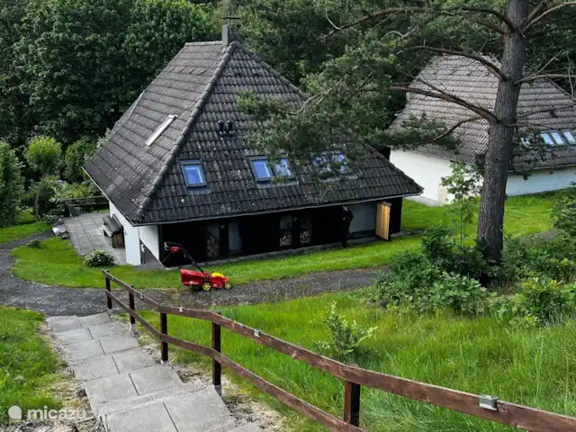Location de Vacances Allemagne, Sauerland, Frankenau, maison de vacances - Hexenhuisje Sauerland Depuis le parking à l’arrière de la maison