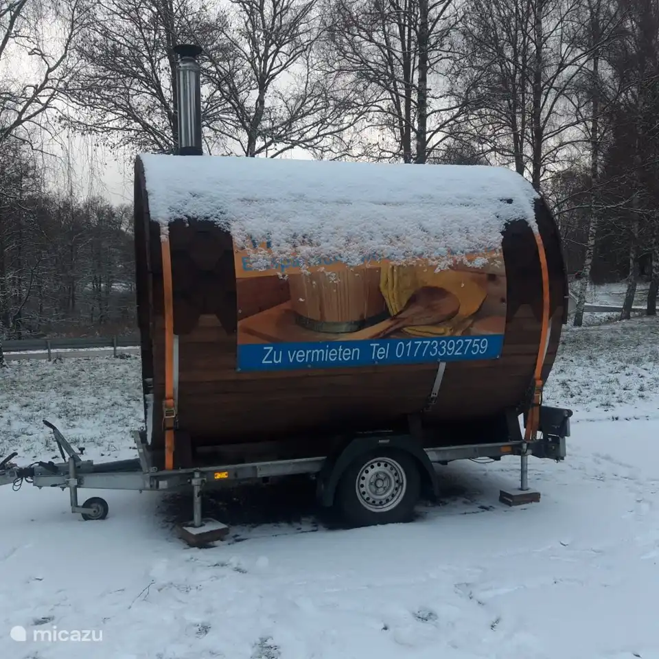 Saunamobil holzbefeuert, Sie können es direkt buchen nr 0049(0)1773392759 Thomas, für NL die 0 weglassen, oder bei der Buchung angeben.