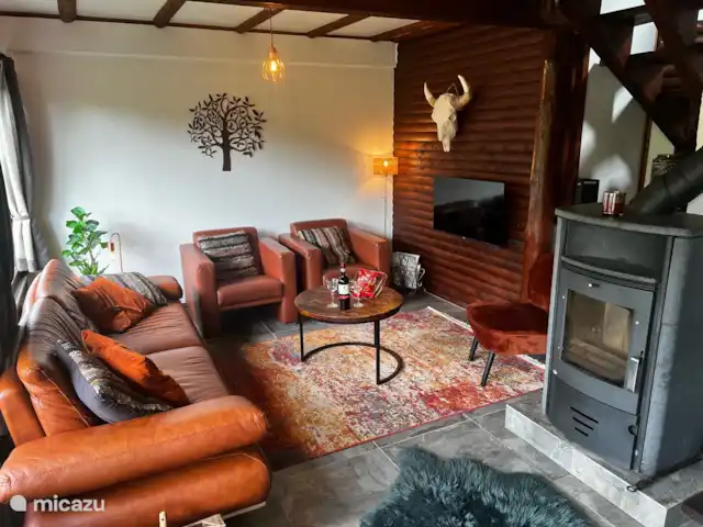 Location de Vacances Allemagne, Sauerland, Frankenau, maison de vacances - Hexenhuisje Sauerland Salon avec beau poêle à bois pour les jours plus froids