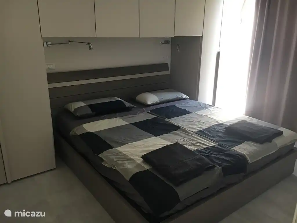 Masterbedroom 1 met toegang tot tuin