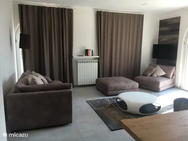 Lerici - Cinque Terre - Toscane Nr.1 | Italie, Ligurie, Lerici - appartement salon avec rideaux fermés