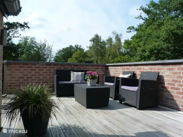 Perfect Getaway huren in België, Ardennen, Durbuy - villa Het dakterras is een ideale plaats voor een borrel aan het einde van de dag. Terras geeft veel privacy met de hoge muren.