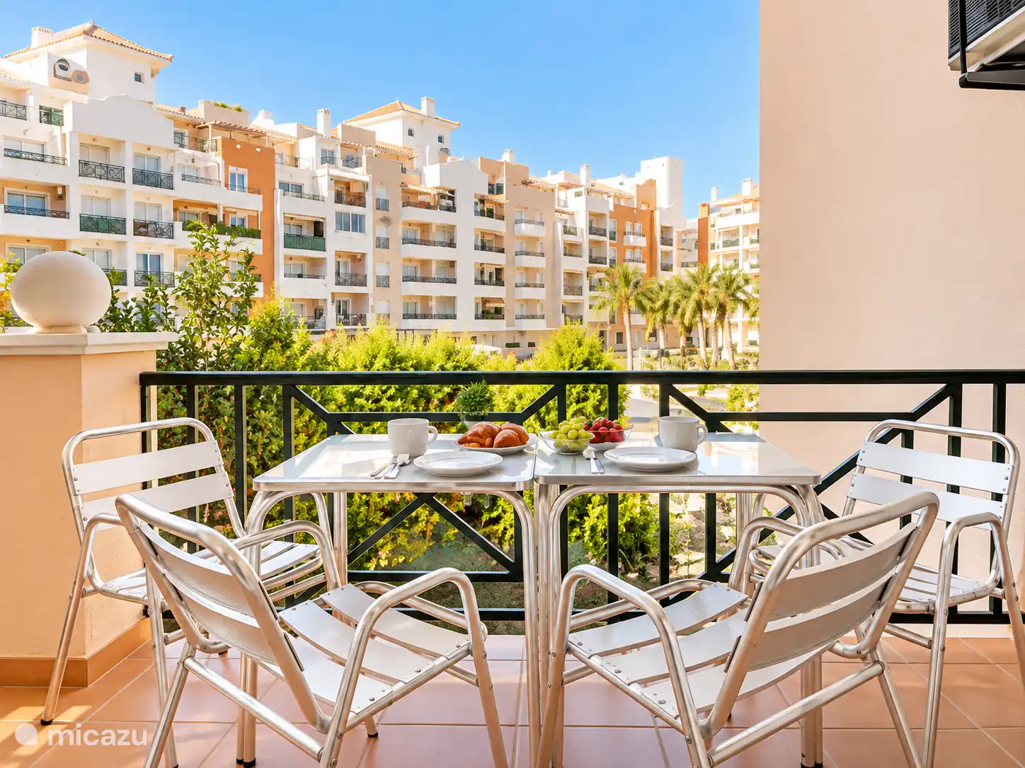 Terrasse davor, wo man ruhig genießen kann