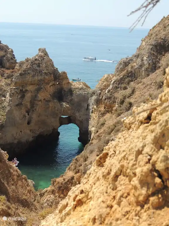 Hermosas formaciones rocosas cerca de Lagos.